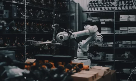 фото робот на складе